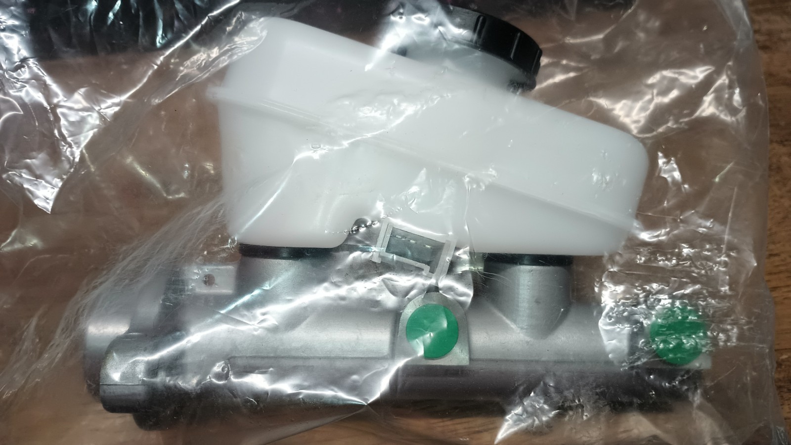 NOS Brake Master Cylinder with Reservoir for Ford Mustang 94 96 Base GT GTS