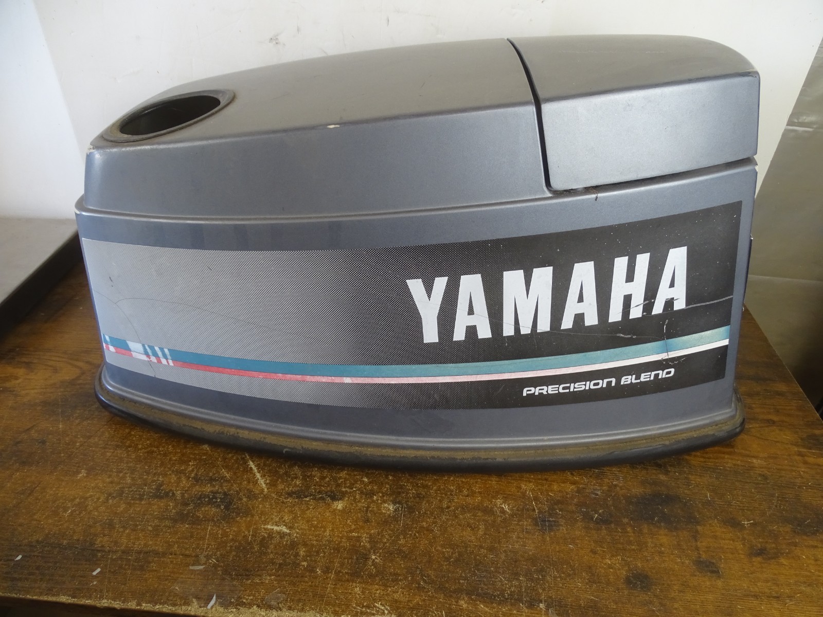 USED OEM Yamaha 40 HP 1986 Outboard 40ELJ Top Cowling Assembly 6H4-42610-H2-EK USED OEM Yamaha 40 HP 1986 Outboard 40ELJ Top Cowling Assembly 6H4-42610-H2-EK