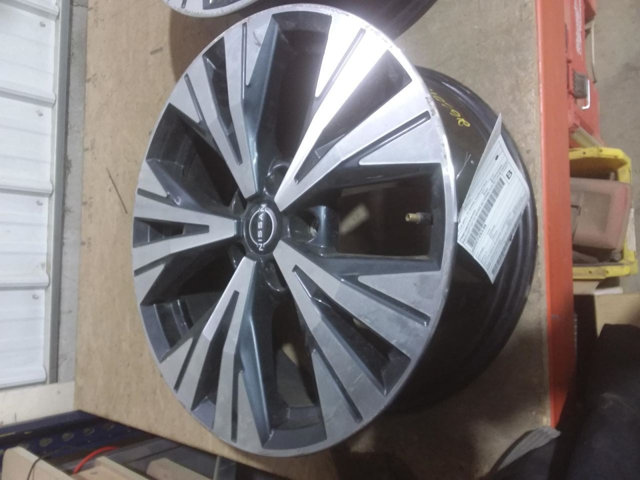 Wheel 18x7-1/2 Alloy 10 Spoke Machined Face Fits 21-23 ROGUE 2118952