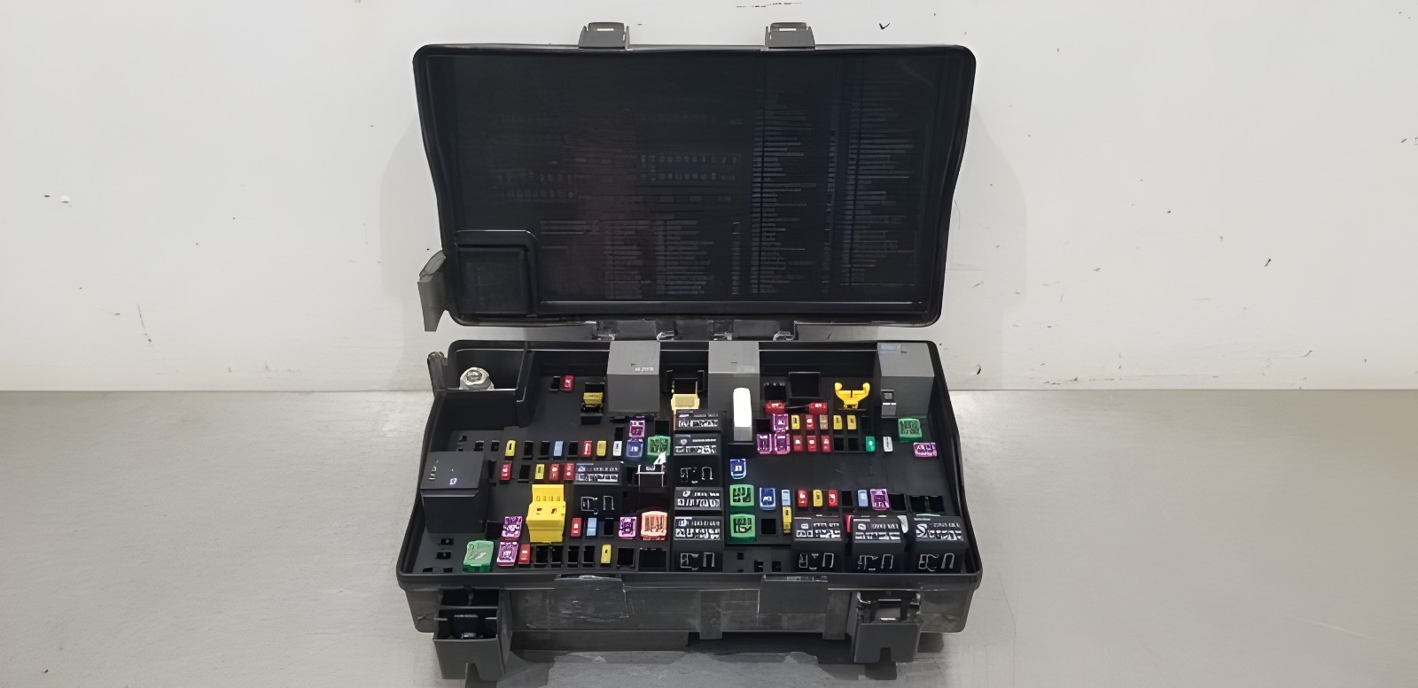 2015-2022 Dodge 1500 Engine Fuse Box 5.7L OEM