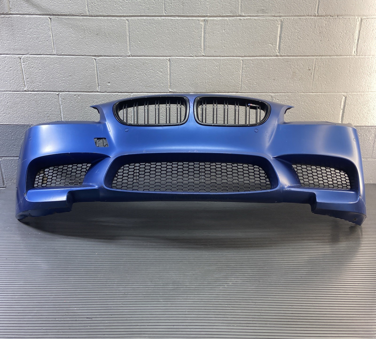 2013-2016 BMW M5 F10 Bumper Cover Assembly W/ PDC Front Blue W91 OEM *NOTE*