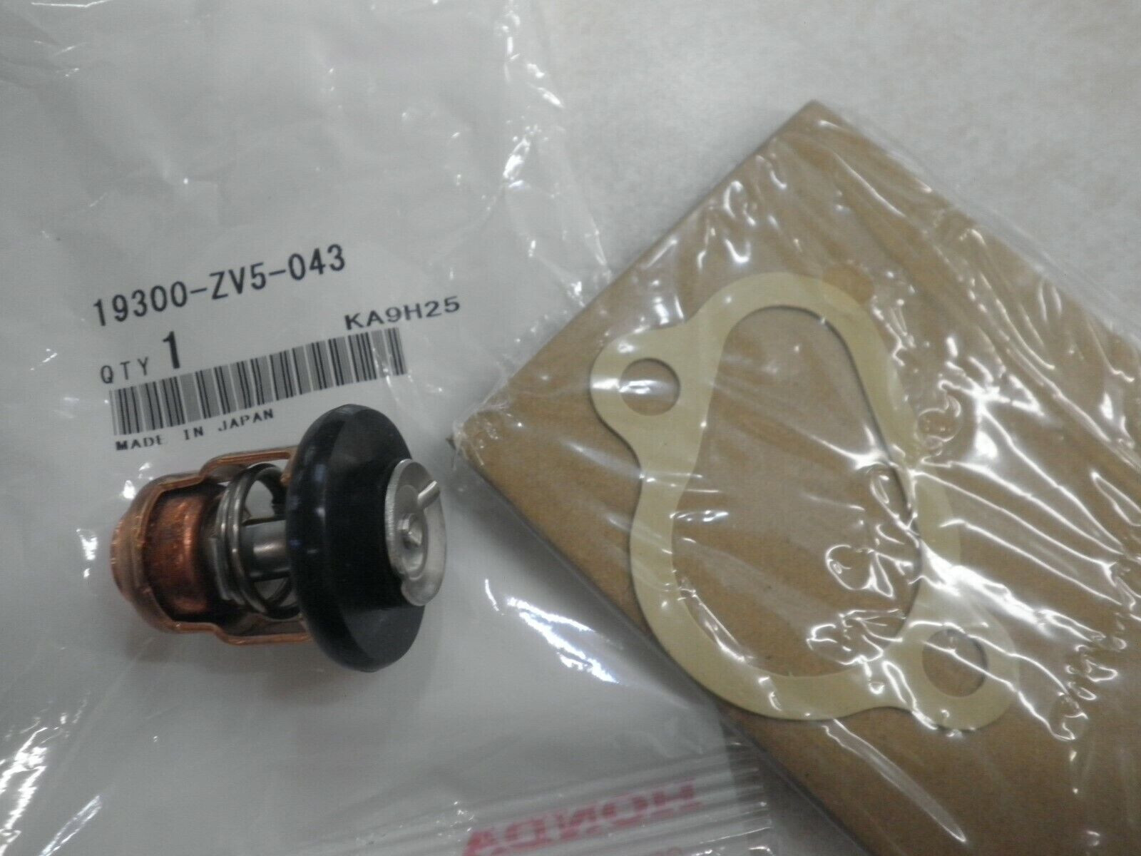 New OEM Honda Marine Thermostat and Gasket - Part 19300-ZV5-043 / 19351-ZV5-000