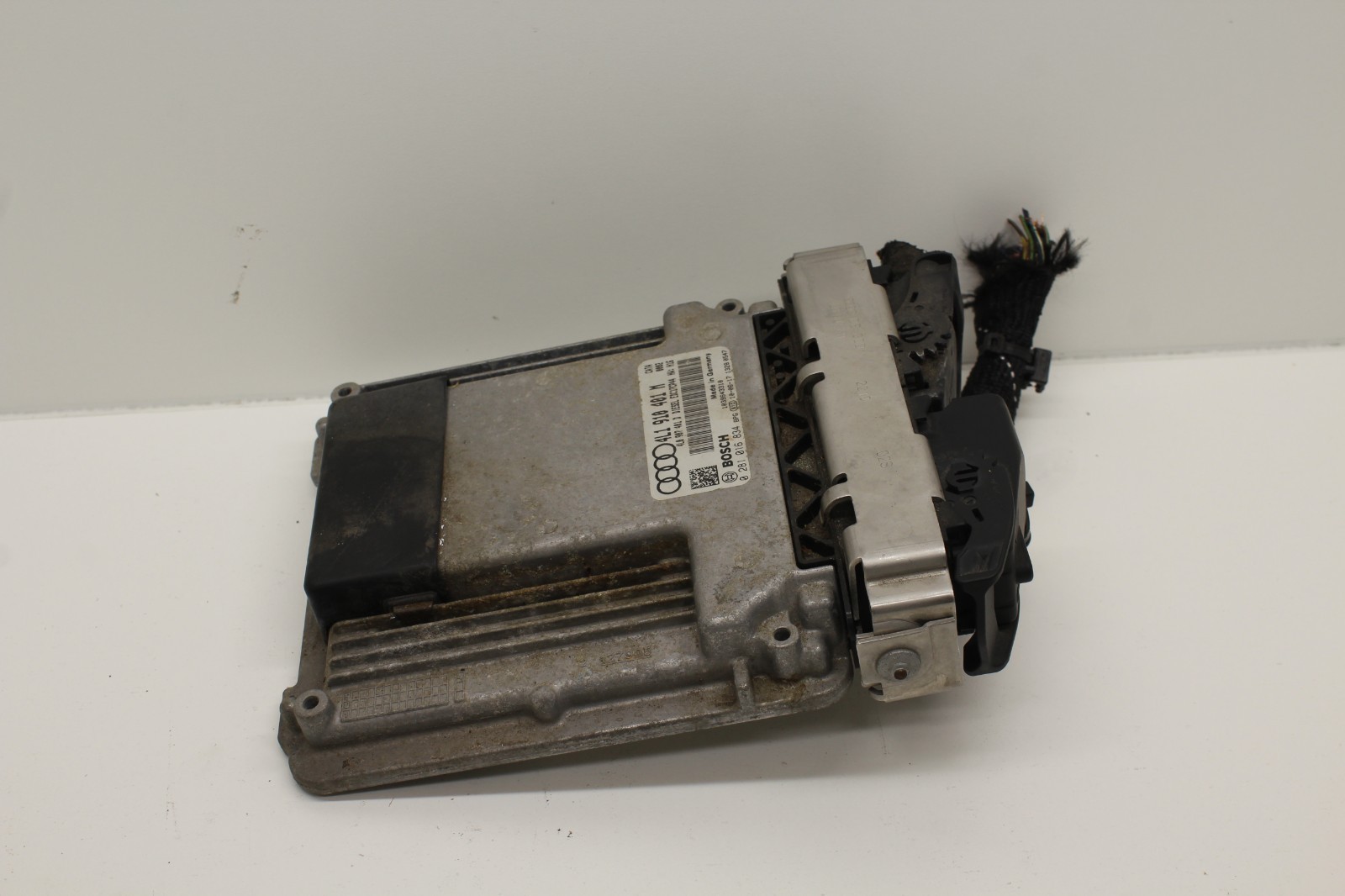 2010-2015 AUDI Q7 3.0L DIESEL 4L2 910 401 ENGINE COMPUTER MODULE ECU ECM PCM OEM 2010-2015 AUDI Q7 3.0L DIESEL 4L2 910 401 ENGINE COMPUTER MODULE ECU ECM PCM OEM