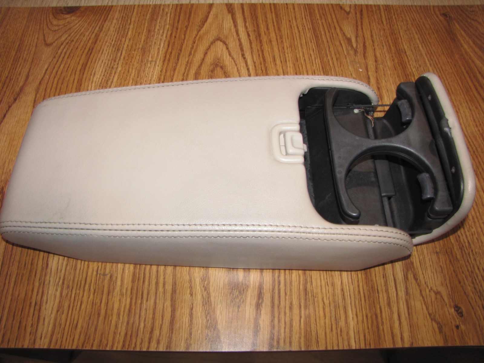 95-97 JAGUAR XJ6 CONSOLE ARMREST CUP HOLDER HOLDER OEM 95-97 JAGUAR XJ6 CONSOLE ARMREST CUP HOLDER HOLDER OEM