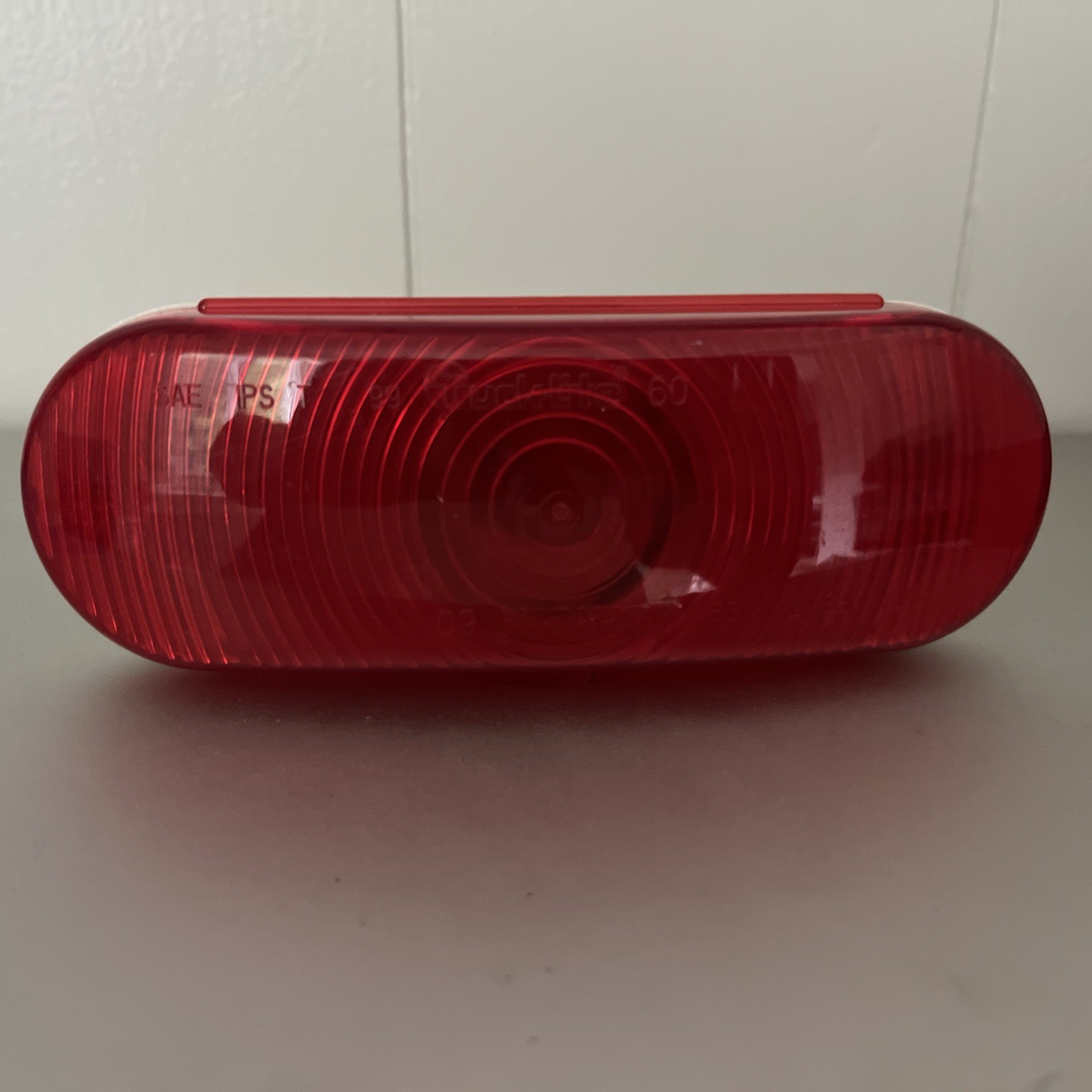 Truck-Lite 50-60202R3 Red Oval Tail Light Stop Turn Trailer Truck RV NEW #1105 Truck-Lite 50-60202R3 Red Oval Tail Light Stop Turn Trailer Truck RV NEW #1105