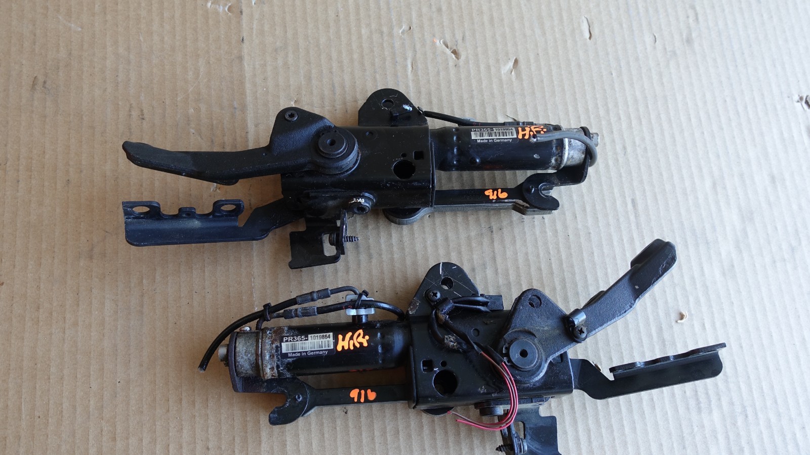 PAIR 03-08 BMW E85 Z4 L &R Convertible Top Roof Hydraulic Lift Cylinder OEM PAIR 03-08 BMW E85 Z4 L &R Convertible Top Roof Hydraulic Lift Cylinder OEM