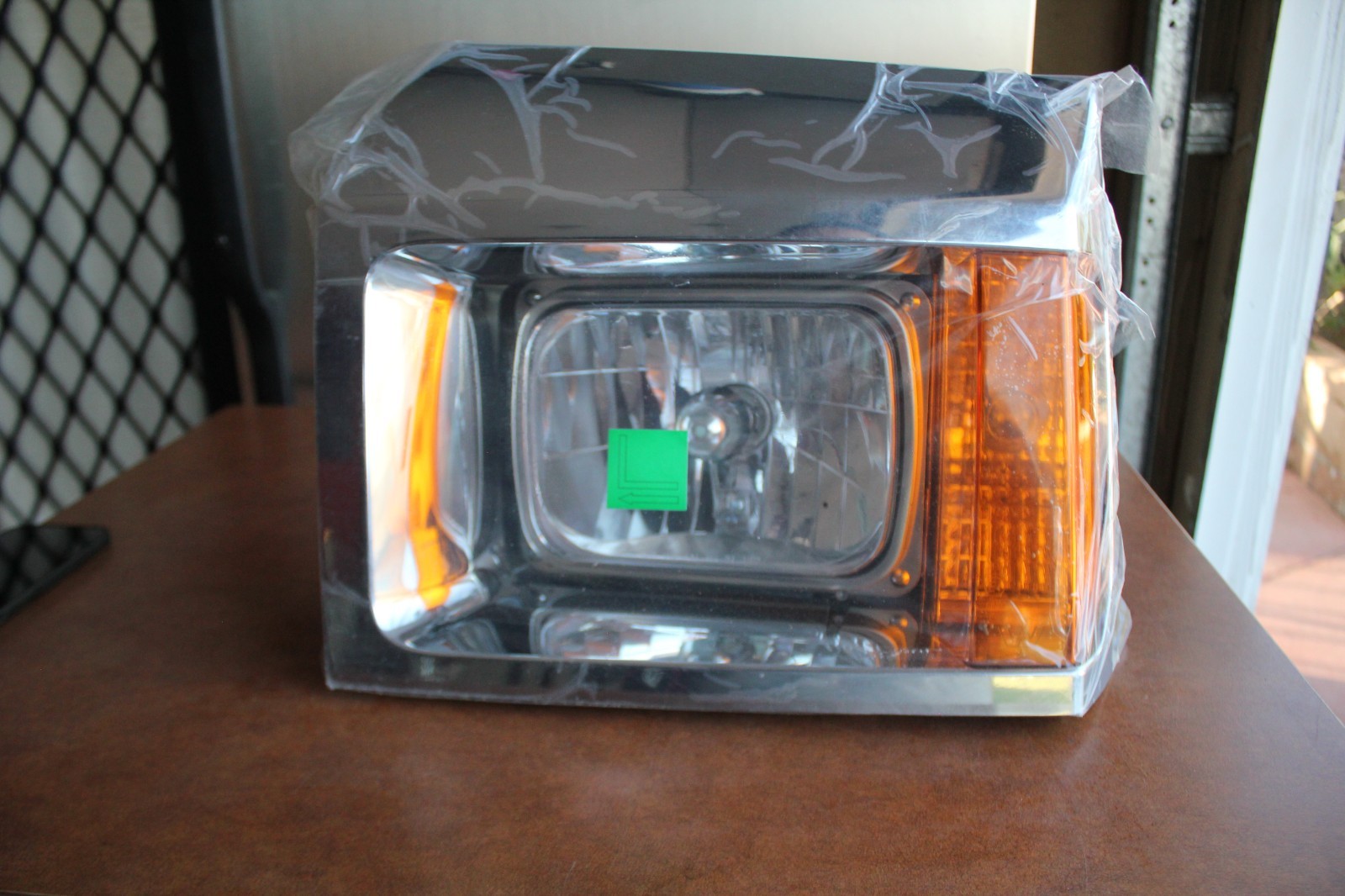 WESTERN STAR 4700 L/H D/S HEADLAMP A06-82018-010