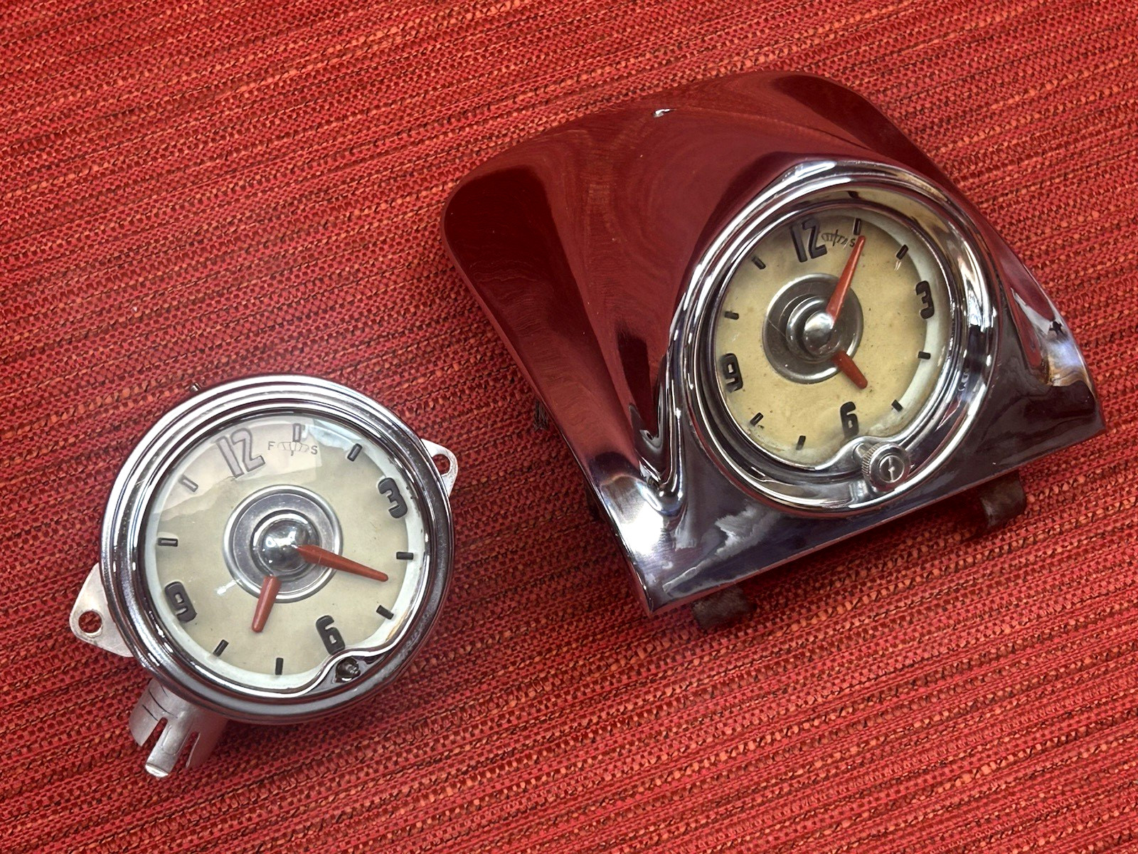 Very nice 1949- 1952 Oldsmobile 88 Dash Clock  Chrome Housing & Bezel ~ 558069
