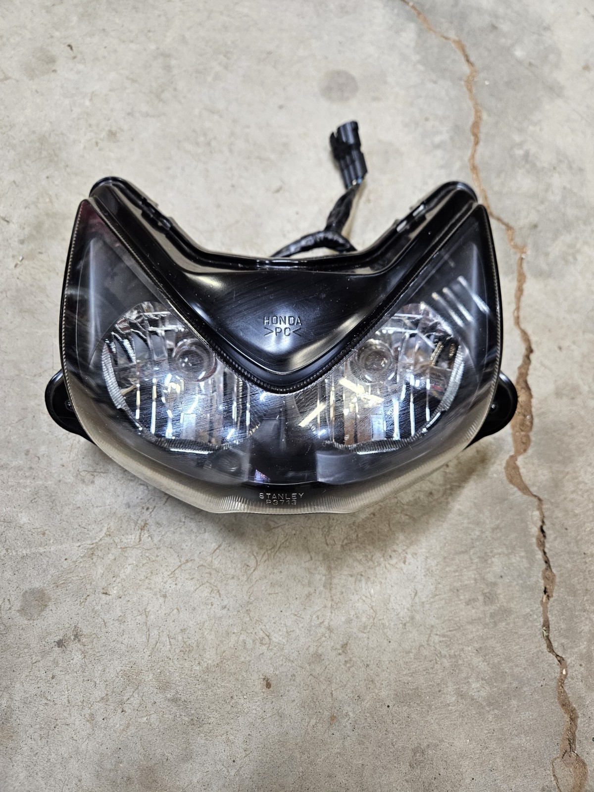 Honda 2006-2014 Trx450r OEM Headlight like new was removed after receiving day 1 Honda 2006-2014 Trx450r OEM Headlight like new was removed after receiving day 1
