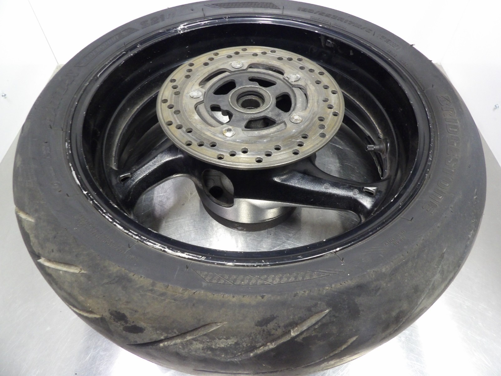15-16 Suzuki GSXs750 rear wheel rim w good tire & brake rotor 64111-44G10-019