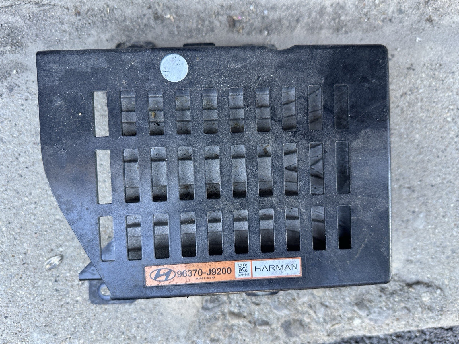 2018-2021 HYUNDAI KONA HARMAN RADIO AUDIO SYSTEM AMP AMPLIFIER OEM 96370-J9200 2018-2021 HYUNDAI KONA HARMAN RADIO AUDIO SYSTEM AMP AMPLIFIER OEM 96370-J9200