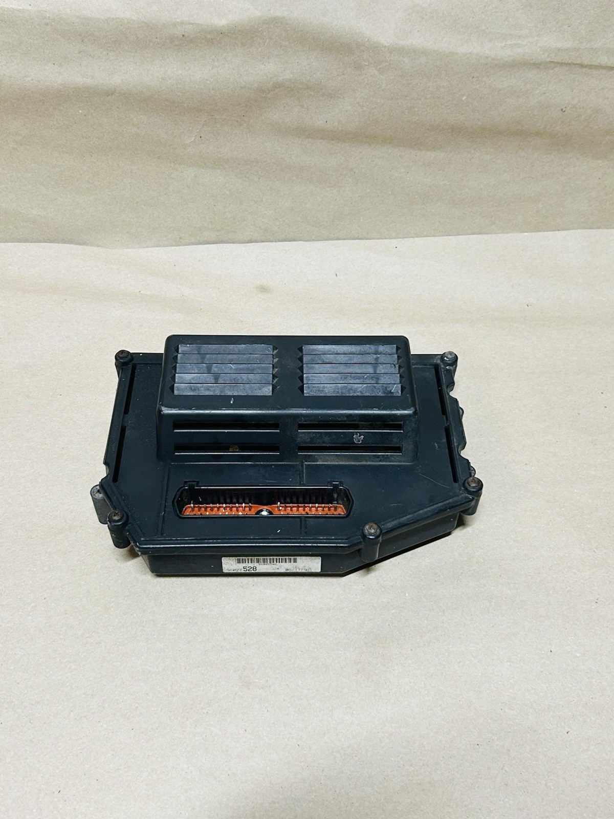 1991-1992 JEEP CHEROKEE XJ 4.0L AT 4X4 ECM ECU COMPUTER PCM 56027528 OEM 1991-1992 JEEP CHEROKEE XJ 4.0L AT 4X4 ECM ECU COMPUTER PCM 56027528 OEM