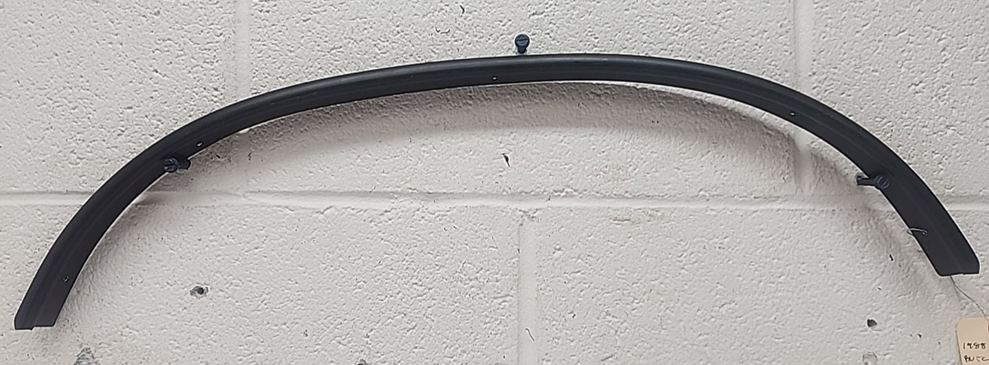 New OEM GM LH Front Wheel Well Trim 20474647 1988-91 Buick Regal 2DR/4DR (SR3)