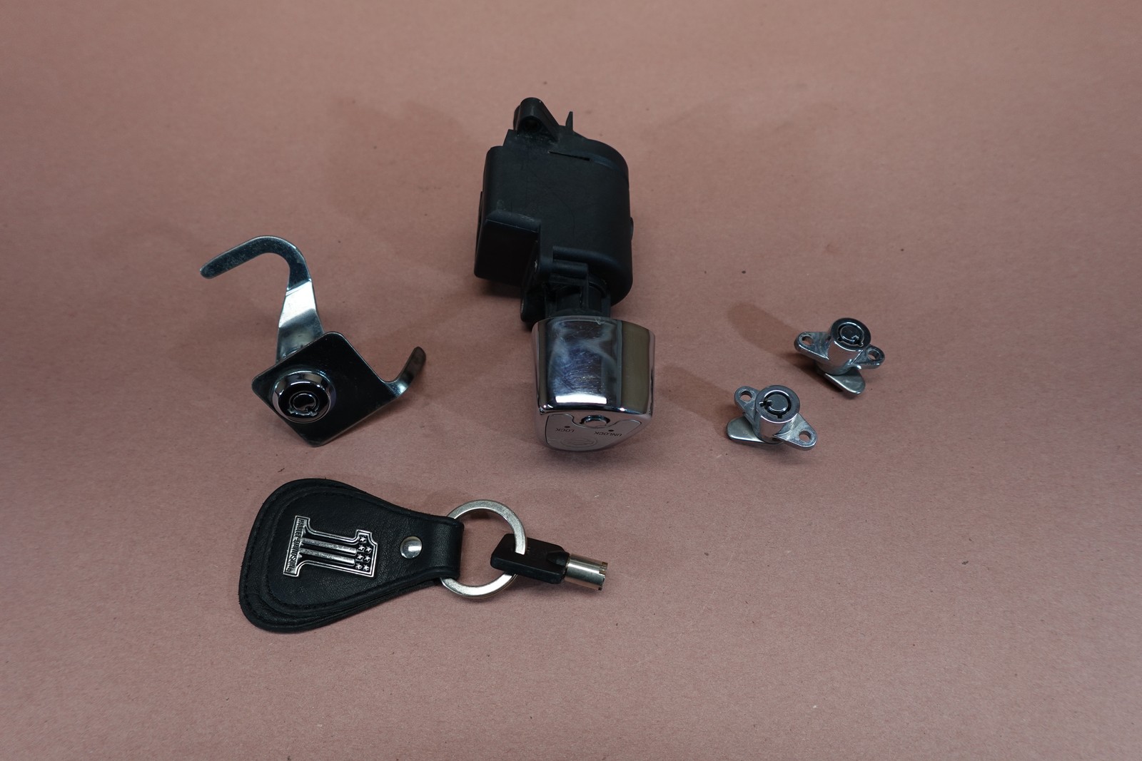 07-12 Harley Davidson FLHTCU Electra Glide Ultra IGNITION SWITCH LOCK SET KEY