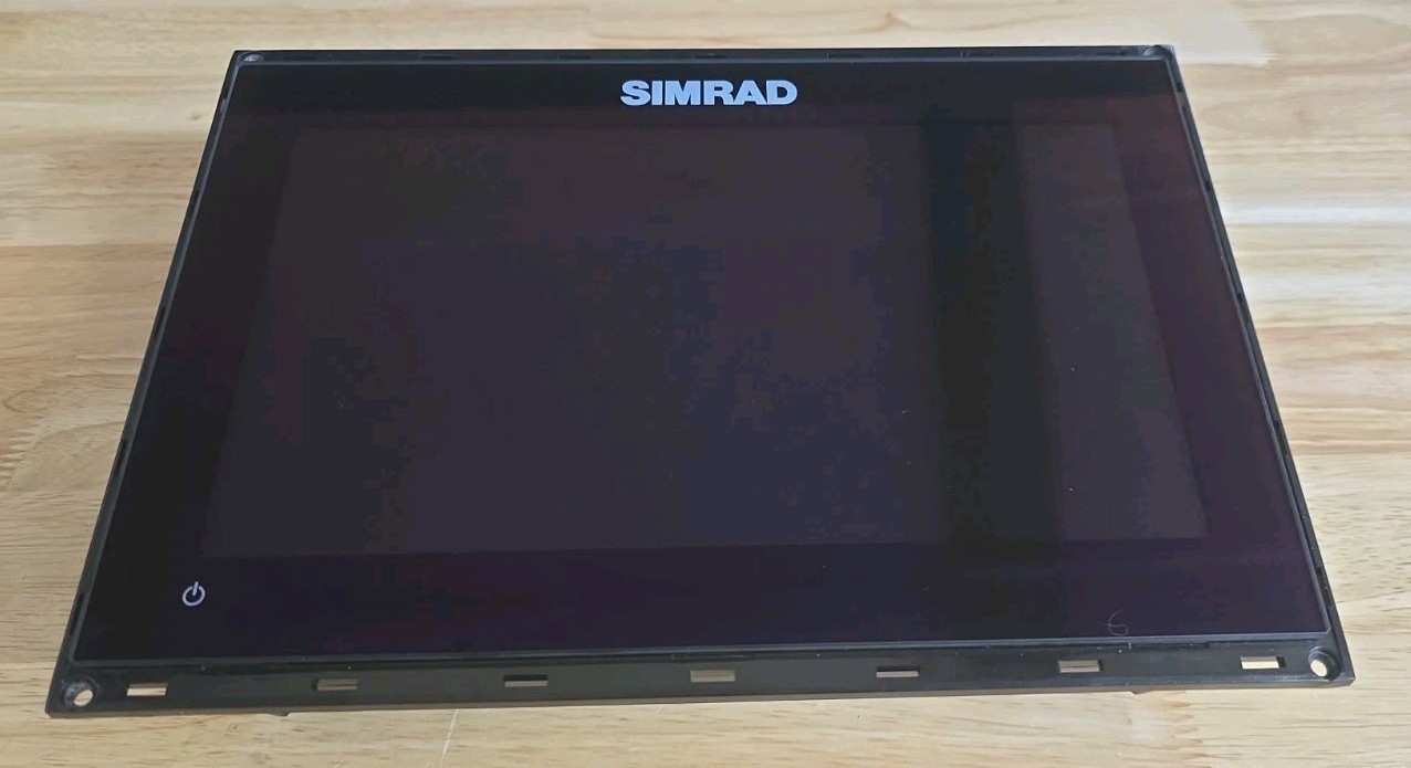 Simrad GO9 XSE Fishfinder GPS Chartplotter - FOR PARTS/REPAIR Simrad GO9 XSE Fishfinder GPS Chartplotter - FOR PARTS/REPAIR
