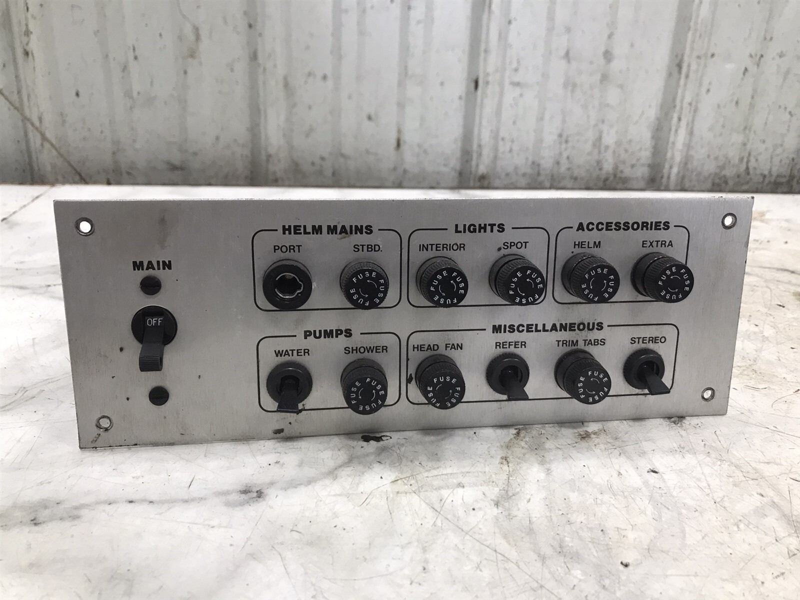 89 Carver 27 Montego 2757 Boat fuse breaker switch control board panel