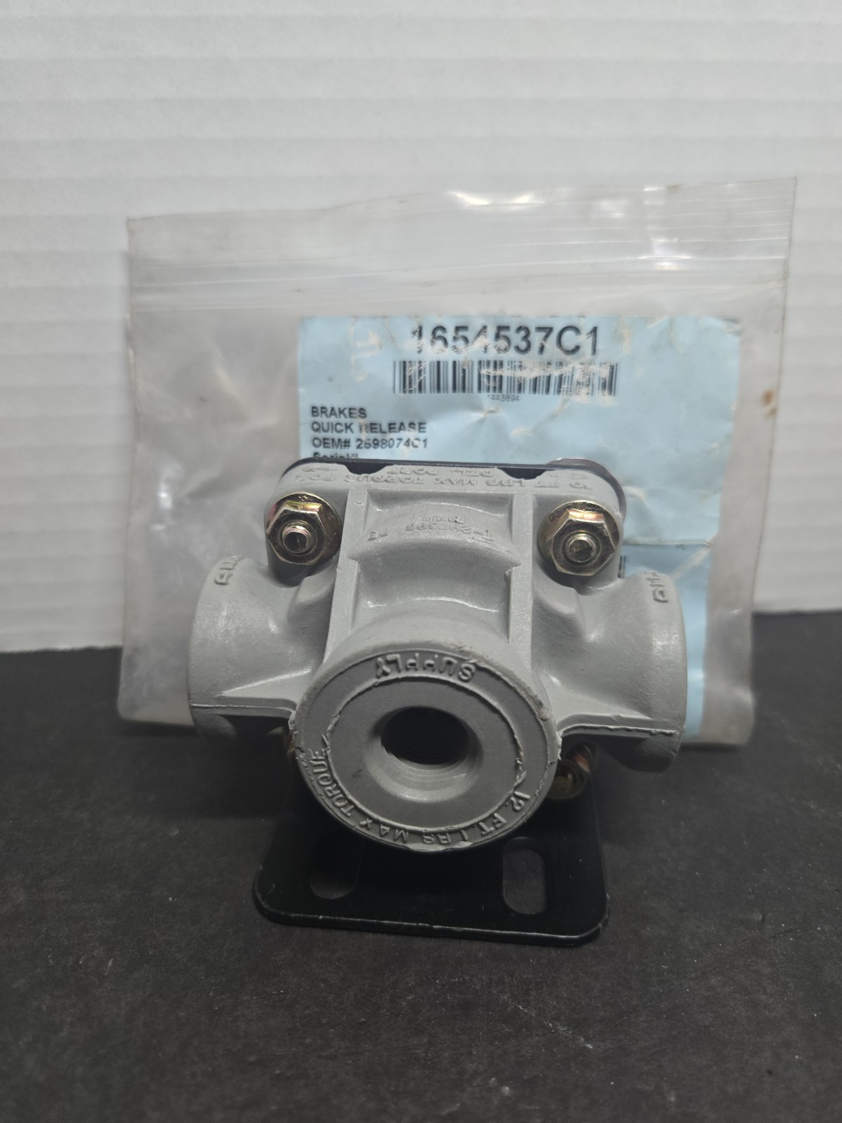 NOS International 1654537C1 Valve Quick Release 3PSI