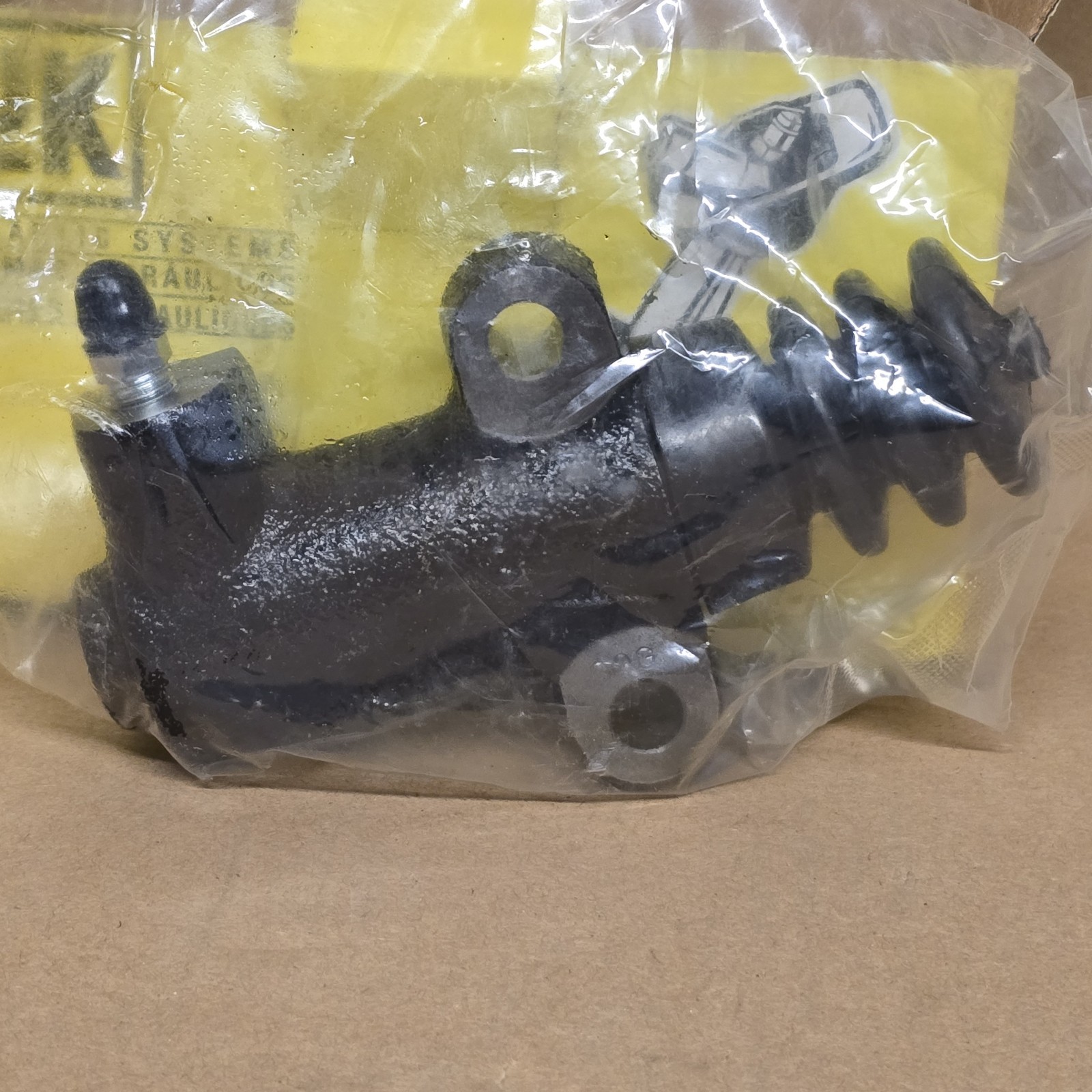 LuK LSC471 Clutch Slave Cylinder For Select 60-68 Chevrolet International Models LuK LSC471 Clutch Slave Cylinder For Select 60-68 Chevrolet International Models