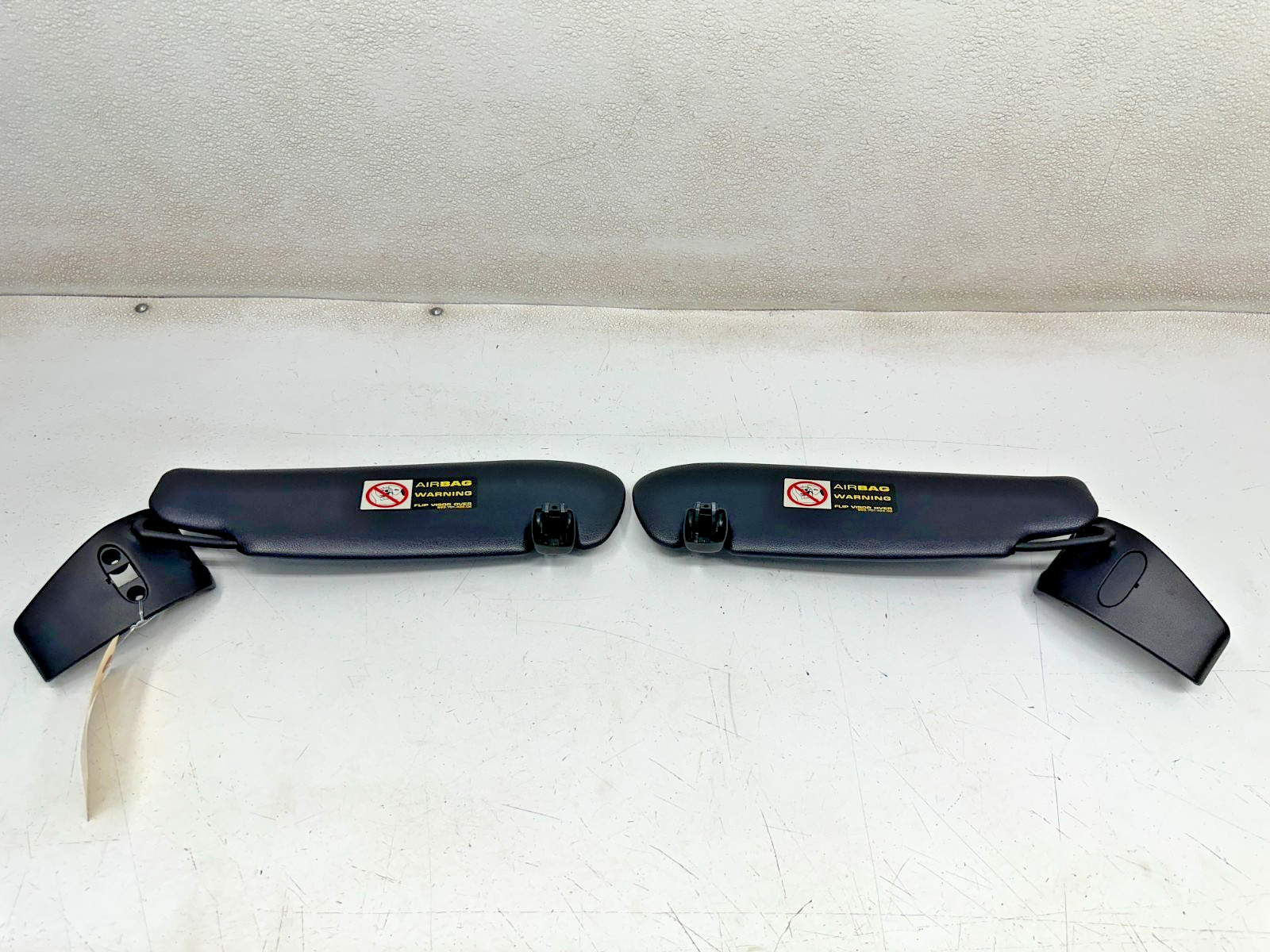 99-04 PORSCHE 911 CONVERTIBLE FRONT LEFT & RIGHT SUNVISOR SUN VISOR SET LOT3703 99-04 PORSCHE 911 CONVERTIBLE FRONT LEFT & RIGHT SUNVISOR SUN VISOR SET LOT3703