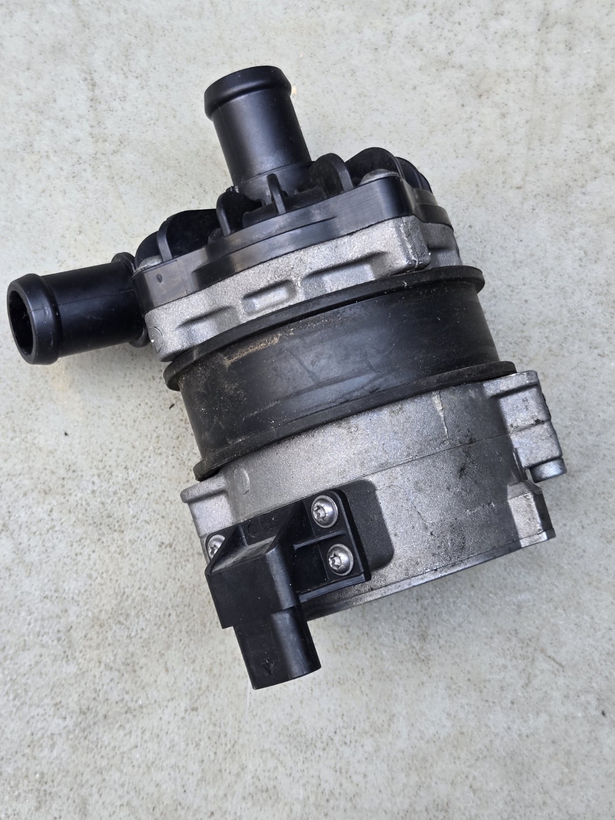 Pierburg Auxiliary Water Pump 8K0965567 For Audi A6 A7 A8 VW used  READ